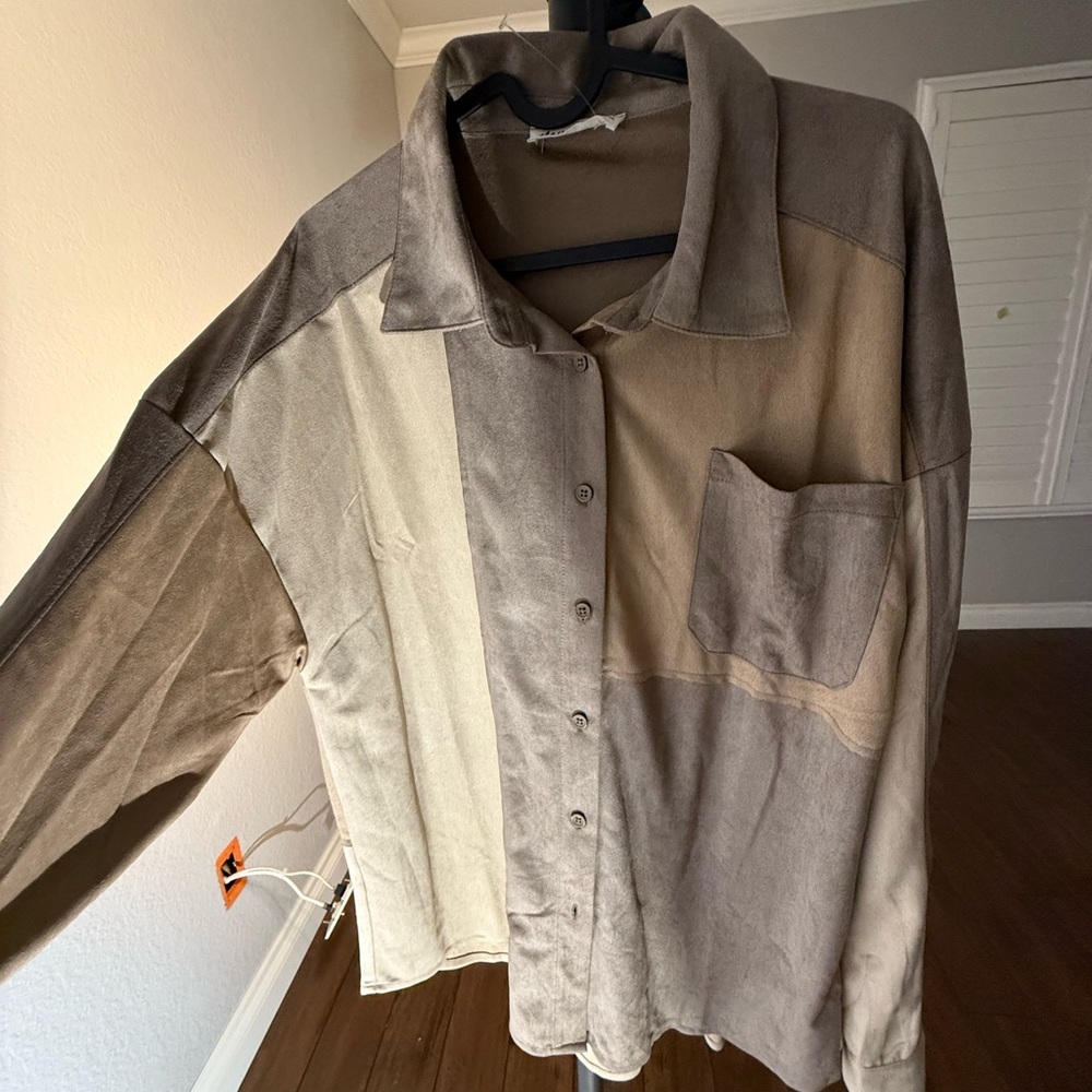 Colorblock Button-Up Shirt - Picture 2 of 3